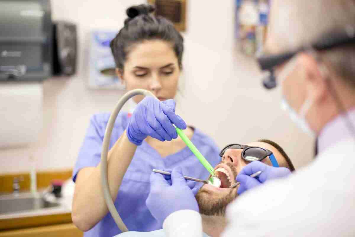 How Much Does A Dental Assistant Make?