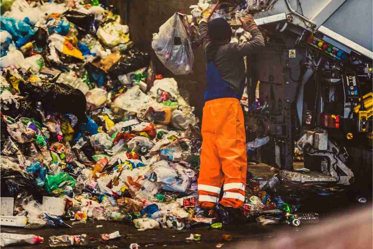 The Pros and Cons of Being a Garbage Man